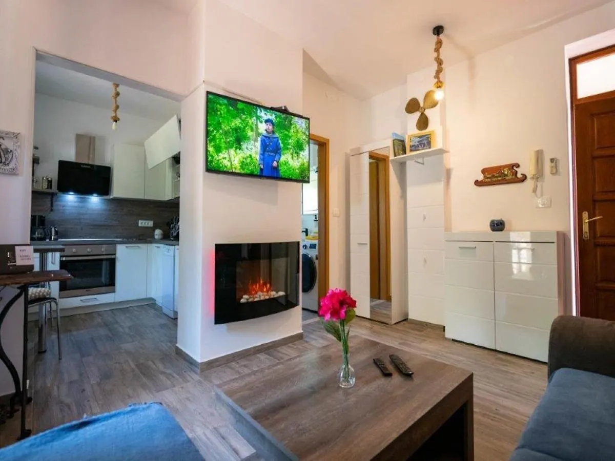 Apartment Rr Lovran 0*,